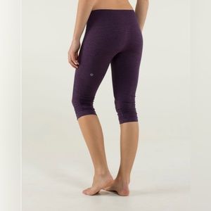 Lululemon In The Flow Crop I
Heathered Deep Zinfandel